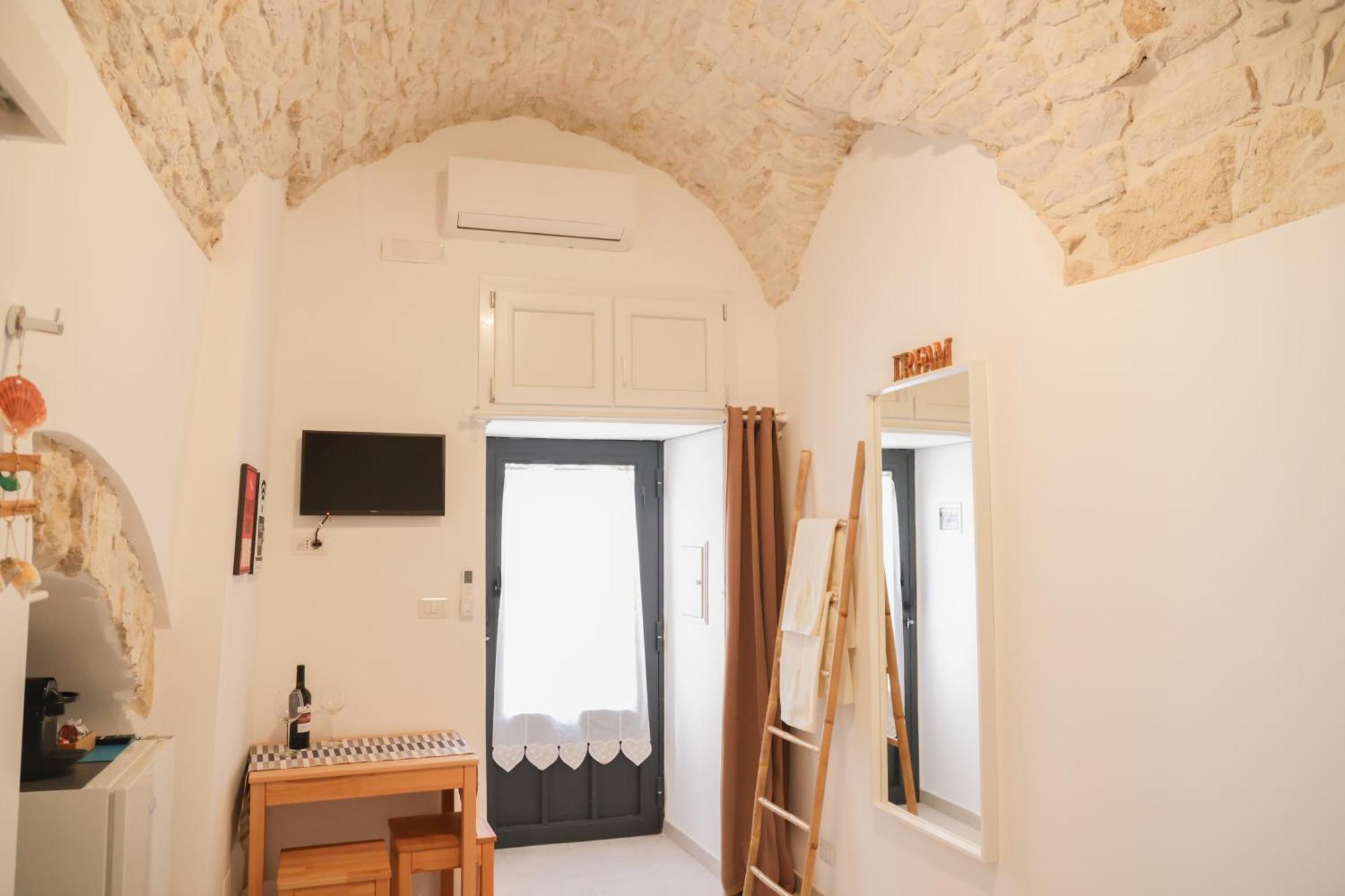 Room 20 - Piccola Camera In Pietra Bianca 지오비나조 외부 사진
