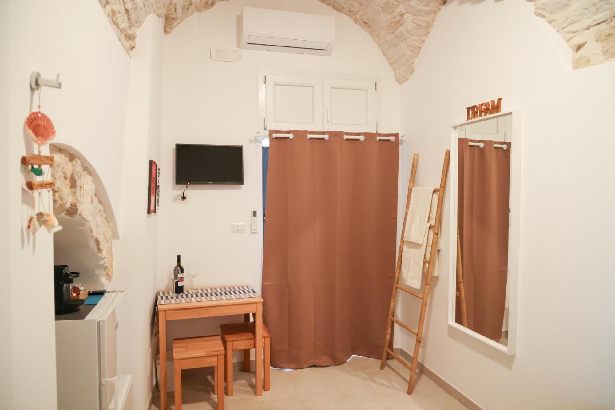 Room 20 - Piccola Camera In Pietra Bianca 지오비나조 외부 사진